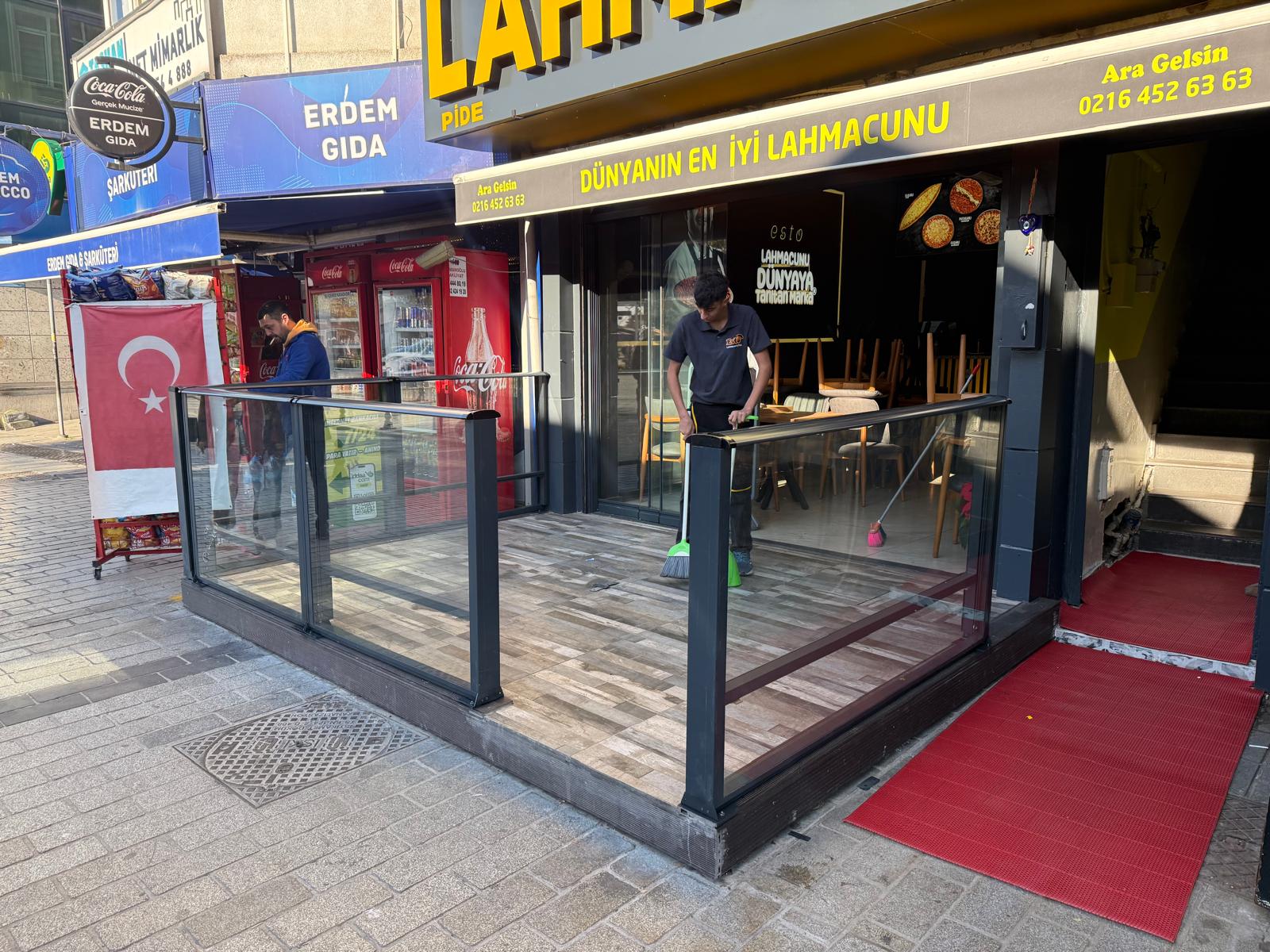 Ανεμοφράκτης με αυτόματο πιστόνι